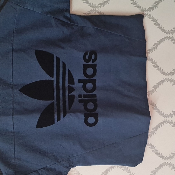 Adidas 3 stripes loose crop top. - Picture 4 of 8